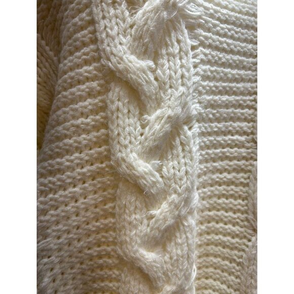 Macaron S‎ Distressed Chunky Cable Knit Sweater - Picture 4 of 7